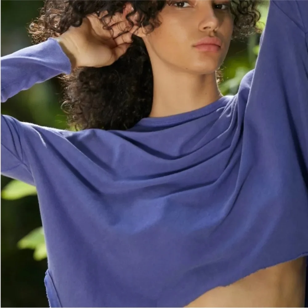 NWT Urban Outfitters Asymmetrical Long Sleeve. Size:Small. Excellent condition - Picture 2 of 12